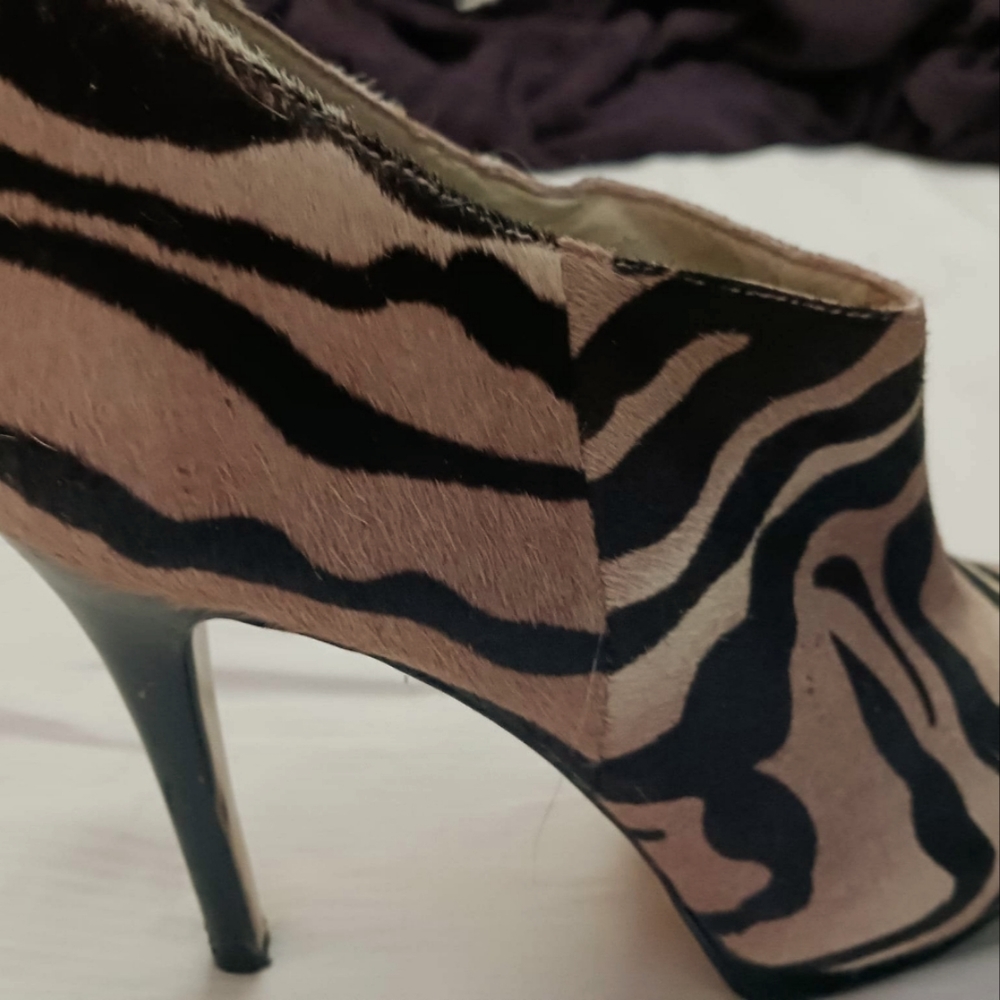 Nine West shorties zebra print